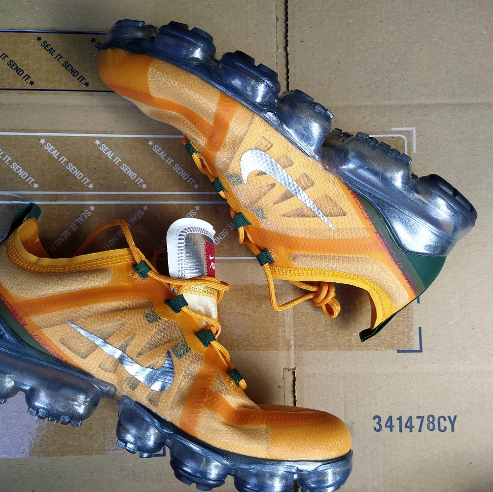 Nike Air Vapormax 2019 Gold 10.5 Running Shoes